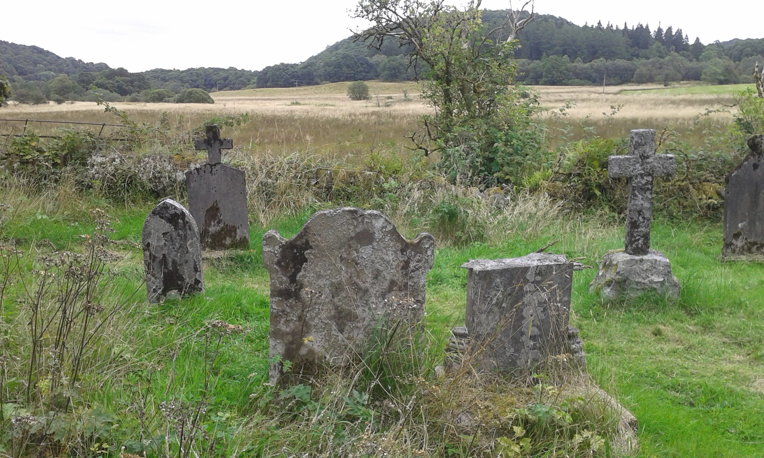 Aberfoyle graveyard by Kevan Manwaring.jpg